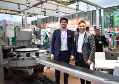 Manuel Linke and Lun Li presenting the potfiller TM 1010F, one of the three machines they are presenting at the exhibition. Last year, they opened their own sales office with technical support in Nanjing . According to Manuel, for the Chinese growers, it is now time to think about automatic solutions. "In several areas of the country, lobar costs are rising, so automatic processes becomes more interesting. The TM 1010F is interesting for the Chinese grower as many parts that are now being done manually are automated. It prepares the pots so that the young plants can be put in manually. The only manual labor is putting in the young plants. It can processes 4,000 pots per hour."