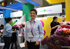 Sandra Medina of Geoflora started to export to China last year and is present at the Hortiflorexpo China for the first time. According to Medina, their new Pon Pon type and theur new Thrill series (new color, see the carnation on the right) attract a lot of attion.