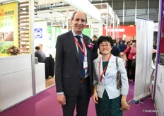 Tim Briercliffe of AIPH with Haiyan Kong of China Flower Association visiting the show.