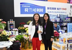 Alyssa Guo and Grace Wang of Chrysal. Next to the retail and growers, they are now focussing on the end consumer too. "We want to learn them how to handle flowers so that they can enjoy them for a longer period."