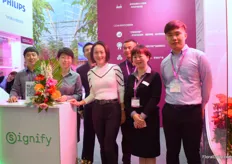 The team of Signify. Their sales are growing fast and there are proud of their good relationships with both the Dutch at the Wageningen University and their local partners. They conduct a lot of trials in China to see if the lights improve the quality and color of the plants. During the trials, they were pleased to see that their LED lights succeed. "Pure color is important for the Chinese consumer and we have seen that our LED's let the plants show a pure color."