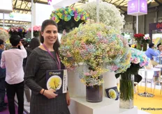  Tasya Kravchenko of Florisol. At the Pro Ecuador booth, they present their tinted roses and gypsophilas. They are eager to export to China and so far, the tinted gypsophila attracted the most attention.