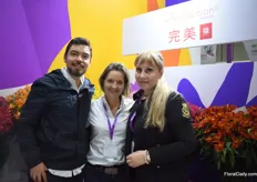 Pablo Bazzani of La Plazoleta, Adriana Uribe of Flores La Conchita and Tanja Dolinko of Grupo Andes Farms. Together with Susaque, they grow perfection branded flowers in Colombia and for the Chinese market they launched a special brand; Perfection Prosperity. It is the same quality Perfection flower, but has shorter stems.