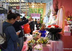 People interested in the flowers on display at JD.com, one of China’s largest retailers who soon will start selling flowers online, a big step for the development of the flower consumption in China.