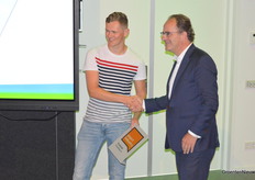 Student Wouter was offered a Fieldlab approval for the All Climate Greenhouse by Rinke Zonneveld with Team Smart Industry. In Fieldlabs participants are to share knowledge and strengths, combining education & commercial companies.