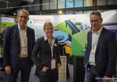 Iris van Poucke with Delphy didn't mind stepping in for Joost van Ruijven with Beekenkamp Verpakkingen, who was talking to a client, and this way we could provide a cheerful team photo with Aart Jan Bos and Jerry Arkensteijn.