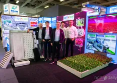 Ramon Verheggen, Niels Jacobs, Bram Kuipers, Martin Kuipers, and René van Haeff. Triple Green Innovation collaborates with Light4Food and showcases their new floating system equipped with lifting robots and push through gutter system
