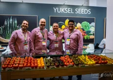Ismail Gulsoy, Devran Sikhulu, Francisco Sabio, and Luis Escobar from Yuksel Seeds. New introductions include an heirloom tomato with high antioxidant content and a new snack tomato variety. They also presented various award-winning novelties such as Snow Sweet, Umay, which combines taste and resistance, and Tobralina, resistant and flavorful.
