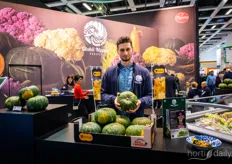 Japanese pumpkin Zuccuri is the new Tokita product, with a taste similar to sweet potato and warmth like chestnut. Zuccuri exemplifies how Japanese products not only go global but also respect the seasons and Japanese culture from 'seed to table'. In the photo is Nick Cortesi.