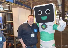 Finch Genuit from Mienis Waterzuivering is up for a joke with the EasyGO mascot.