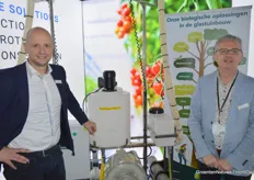 Jos Veugen and Ed Gerrits from Veugen. Veugen and Certis Belchim frequently meet. Jos: "It's a nice collaboration. We want to give growers more tools to tackle challenges in the greenhouse. Spraying is sometimes not enough. Sprinkling can be the solution. Moreover, you also save time by sprinkling."