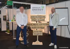Sprinkler Energy will help growers get off gas by using smart water storage next to the greenhouse. The water storage will become a primary heat source, as is already done for fire protection in large distribution centers such as those of Kruidvat. Pictured next to the first companies choosing the Sprinklr technique: Ruben de Bruin and Michel Vaatstra.