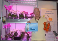 Mario van den Bree from Fundamental Systems was able to present new and impressive trial results in tulips and tomatoes. They are also working on Phalaenopsis. Last year, the company made its first real appearance. Many will have recognized Mario from the publications for Glastuinbouw Waterproof, which were also shared on this channel.