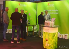 Leo Hoogeveen and Alwin Scholten from PlantoSys inform visitors about their biostimulants.