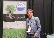 Maurice van der Knaap with Dry Hydroponics aiming to reduce the amount of soil used in pots to become even more sustainable
