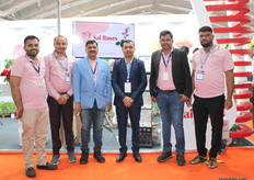 The team from Sai Roses, a grower, wholesaler and exporter to Russia, Japan, Australia, New Zealand and the Netherlands.