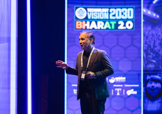 Rajeeb Roy takes on the inaugural address with an interactive demonstration of how the conference intended to add value.