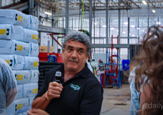 Marco Leonardis, explained about the mix they use in their pots