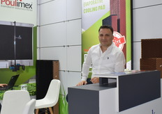 Gohkan Soylu from Poulimex with their cooling equipment.