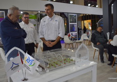 Muhammet Gunes from Aytekin explaining a client about their possibilities.