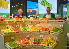 The gentleman showing the varieties of Hektas seeds