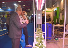 Bugrahan Turel explaing about the system from Targe