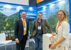 André Driessen and Wendele van der Wiele from the Dutch Embassy in Mexico visiting Joop van Riessen, Dalsem booth.