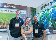 Vic Swann, Paulina Portal & Harold Sagastume with Berger, showing their substrate options to help growers thrive