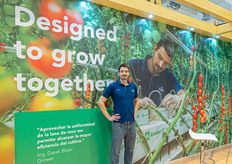 Grower Darek Blajer with the picture of himself at Grodan´s booth! Darek coordinated a tomato trial at Finka with Grodan Rockwool, and that's where the photo was taken.