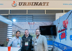 Eleazar García and Andrea Bochinni, Urbinati are visited by a relation of the company