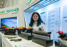 Paulina Souza showing the MAF Agrorobótica productions