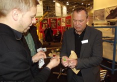 Leo Jasper of Elasol proved that the material of the screen is fireproof.