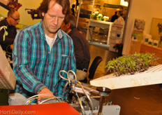 Alexander de Regt demonstrating Conic's grafting machine