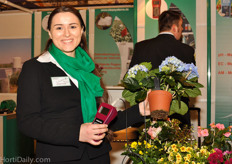 Isolde Prolß from STEP Systems showing the new COMBI5000 meter. For more info: www.stepsystems.de