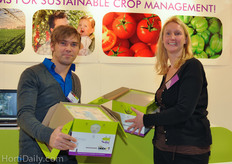 Fonny Theunis and Juliette Pijnakker from BioBest with the Flying Doctors bee hive.