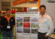 "Frank Hermans from Asian Perlite Industries Malaysia together with Gregor van den Oetelaar from Bercomex flower automation. Van den Oetelaar said that their is a raising demand for packing automation due to a fast increase of the minimum wages in Thailand and surrounding countries. "There is a big shortage of labour, so farmers are sourcing their workers from Birma. However these low wages are increasing very fast, up to 4 times in a year. Hence, we think it is now the right time to implement smart packing and sorting techniques", van den Oetelaars said."