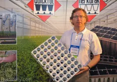 Alfred Boot from HerkuPlast holding a new propagation tray for hydroponic lettuce production.