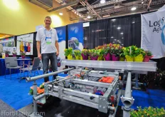 Gert-Jan van Staalduinen from Logiqs Agro with the 2D automated shuttle. The succesor: the 3D shuttle is also already available in North America.