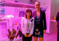 Mengmeng Wang and Esther van Echtelt from Philips Lighting.