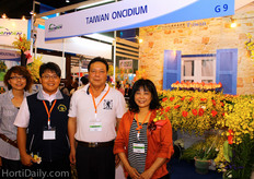 The Taiwan Oncidium is a group of flower growers. On the picture: Bertha Chiu, Chen Hunc-Chim, Huang Shihhsiung and Mrs. Lin.