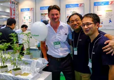 Andrew Lee, Grodan's Technical Service Manager together with Grodan distributor associates of Nittobo.