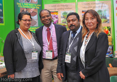 Recently FibreDust opened a Dutch division. General manager Sam Ahilian was only a few hours at the trade show and had a spare minute to go on the picture with his Dutch team.