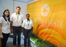 The Ugandan company Mairye Estate grows roses and herbs. In the picture Joyce Nalikka, Praveen Singh, Priyanka Singh