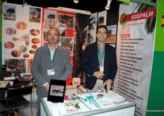 SOS Palm offers a low cost control of the Red Palm Weevil. In the picture Alfredo Ahumada Perez and Jaquin Ferrandis Esteve.