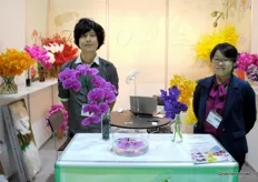 Duke Lai, Chienyen Orchids and Amelia Yin, Kaohsiung International Flower company, together representing Thai Orchid Growers.