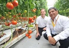 Jeffrey Broersma and his colleague of Peatfoam at the trials. Click here to read an interview with Jeffrey: http://www.hortidaily.com/article/11273/Mexican-growers-using-new-phenolic-Peatfoam-substrate