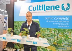 Serge Pas from Cultilene showing Cultilene Maxxima Rockwool Grow Slabs.