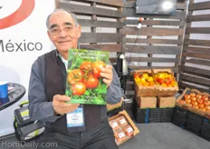 Hector Manuel Leon Gallegos, the author of the guide on hydroponic tomato cultivation: Guia para el cultivo de Tomate en Invernadero.