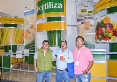 The team of Poly Sur S.A. de C.V. and Fertiliza in front of the Fertiliza booth.