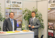 Manuel Guerrero and Gustavo Alvarez Pérez from Asthor Agricola. For more information visit: www.asthor.com or read this interview with Manuel: http://www.hortidaily.com/article/323/Growers-worldwide-increasingly-famliar-with-possibilities-of-modern-technlogy